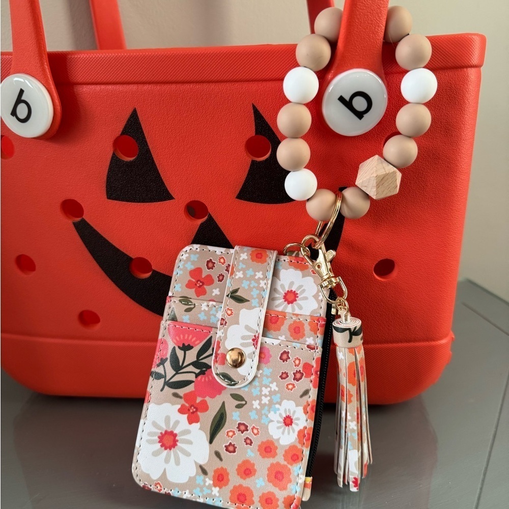 NWT Bogg Bag Compatible Wristlet Keychain Combo khaki and mango Floral OS